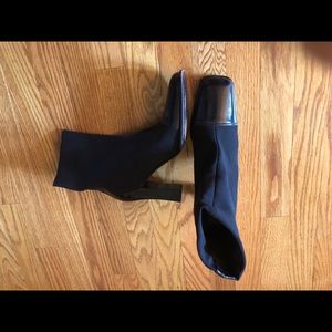 Donald Pliner short ankle boots